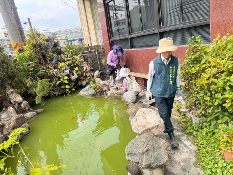 尤天厚秘書長與南市登革熱防疫團隊社區巡查